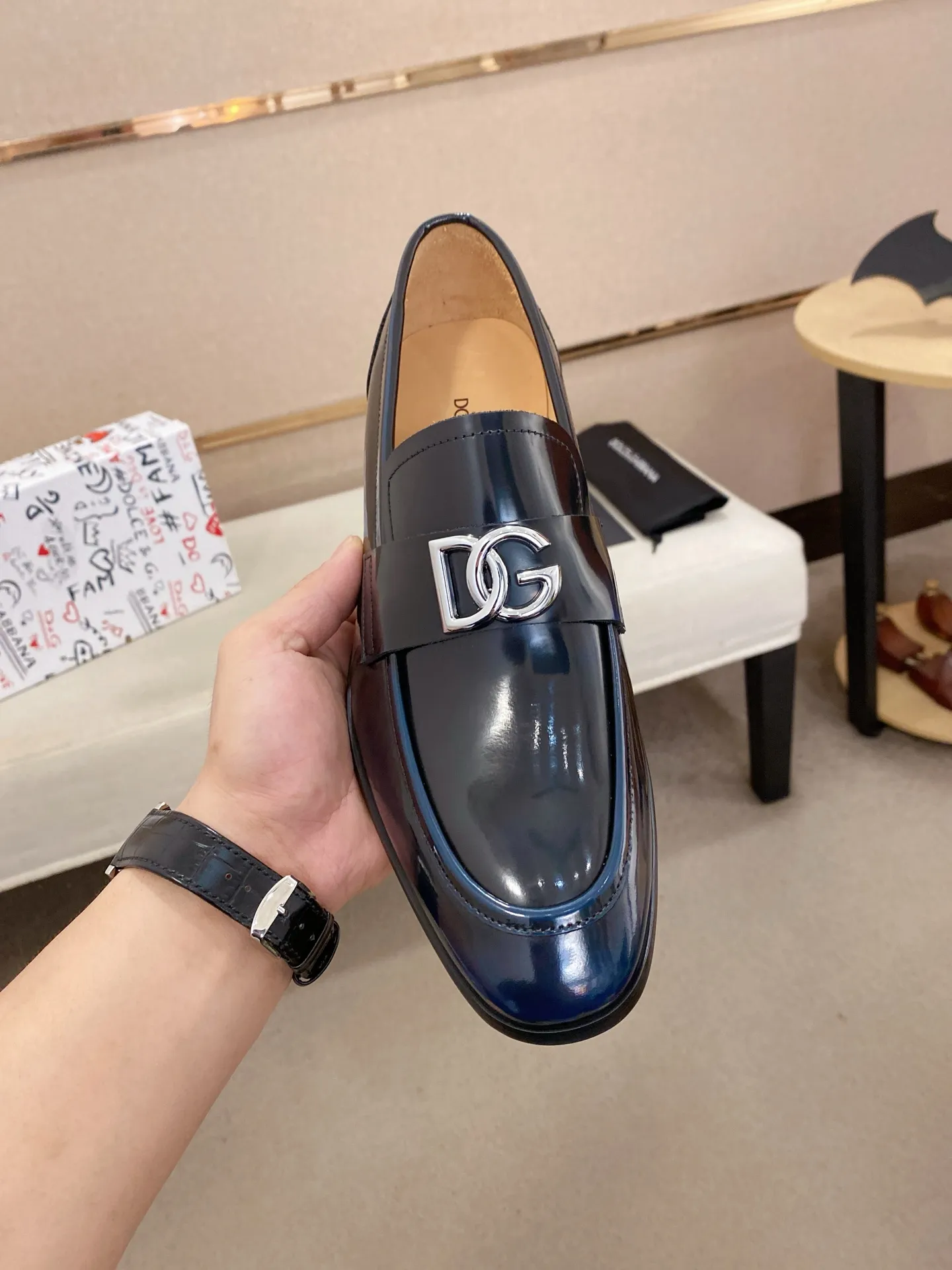 Men's clothing and shoes💰 520💰🌲DG top-notch🔍🔍men's new leather shoes🚹sold at the same time⚠The uppers are imported cowhide from Italy, the entire imported cowhide lining, and imported accessories💪💪, completely 1⃣️ vs. 1⃣️🇮🇹 💪💪, ⚠Sole: The original sole is specially provided by the original factory, the exclusive movable molded sole is super comfortable, ⚠Original factory follow-up goods, 🔍🔍high quality, can be entered and exited at will, welcome to compare ⚠Size number: 38-44. Can be customized 45 non-returnable